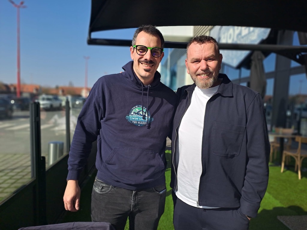 Théo Cupcic et Geoffroy Callewaert, directeur de La Maison de la Piscine